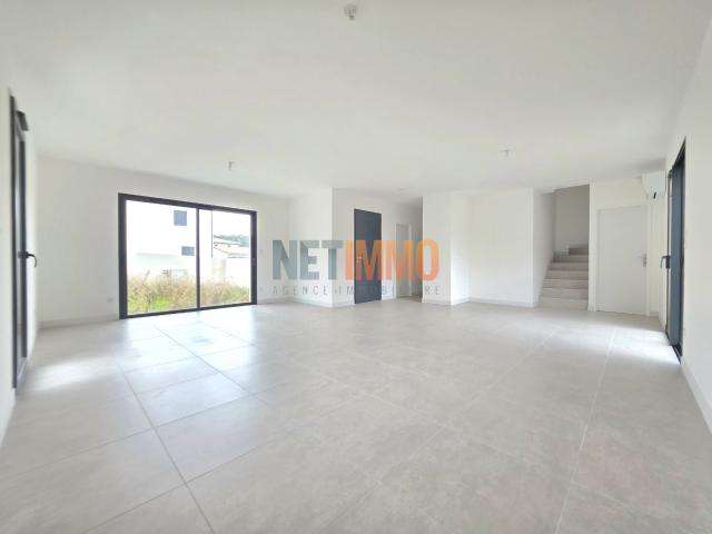 CAVEIRAC Villa 96 m2 3 chambres garage et jardin
