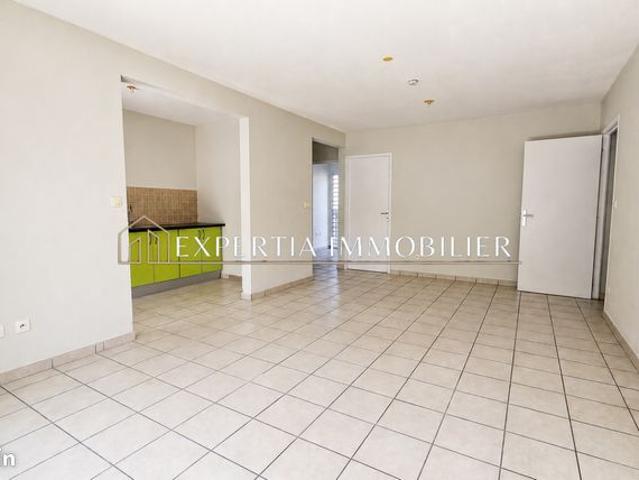 CAYENNE – T3 lumineux avec grande terrasse, 2 parkings couverts et faibles charges