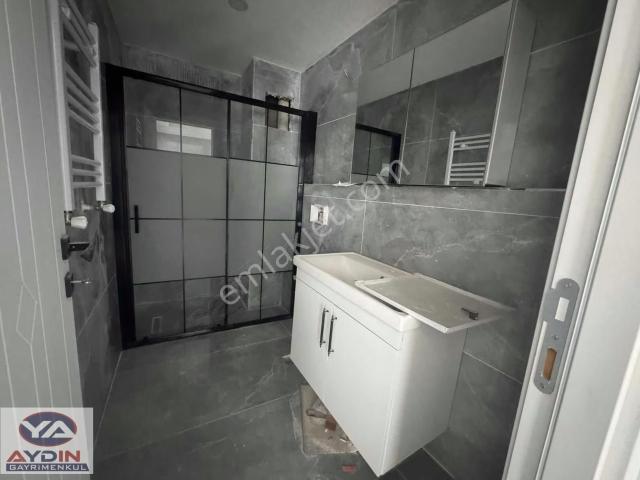 Cayirova Muammer Aksoy Caddesinde 2+1 Ara Kat Lux Daire