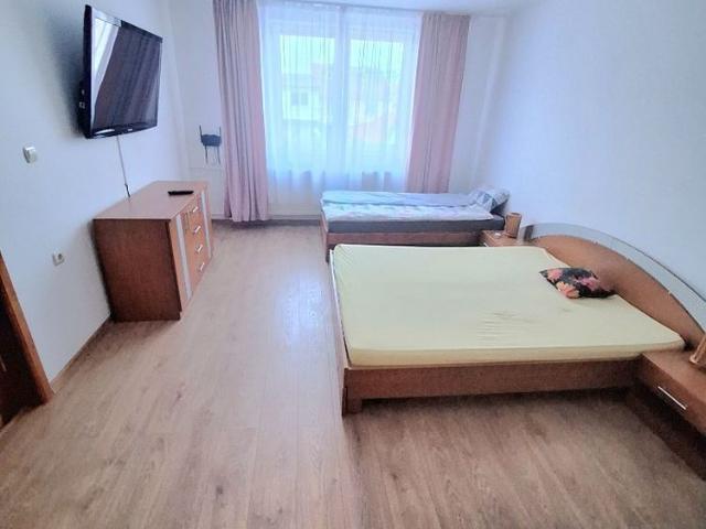 Cazare muncitori 10 paturi individuale, 4 cam,2 băi