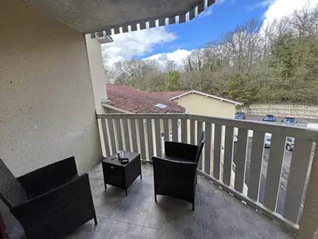 Cazaubon 32150 Location appartement 1 pièce t1 terrasse parking