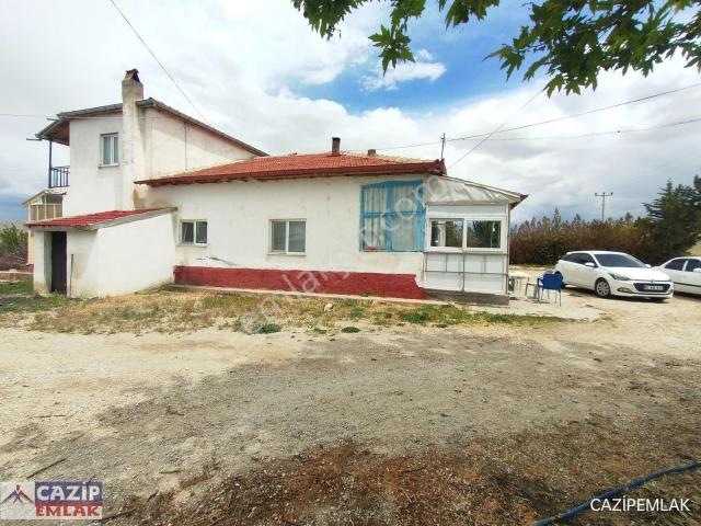 Cazip'ten Brj Yolunda 2 Ev Ahırlı Depolu Tarla