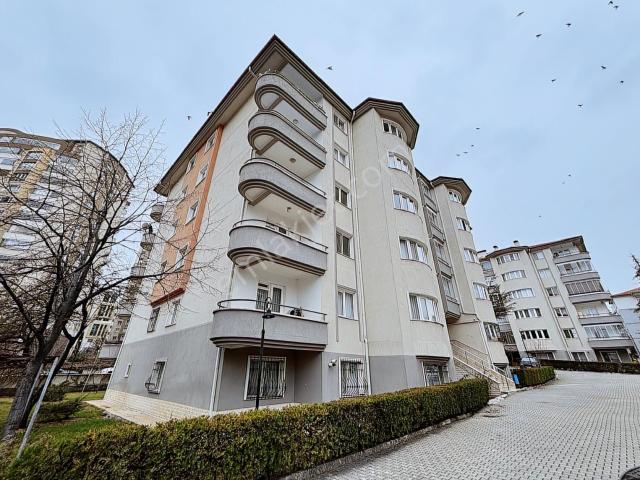Cb Vizyon'dan Serhat Mah. Şeymakent Sitesi Katta Kiralık 3+1