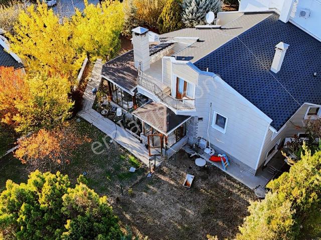 Cb Vizyondan Site İçerisinde Geniş Yapılı Villa