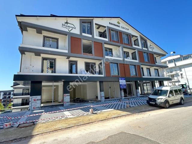 Cb Akademi Bağçeşme Cadde Üzeri Satılık 370 M2 Sıfır İşyeri
