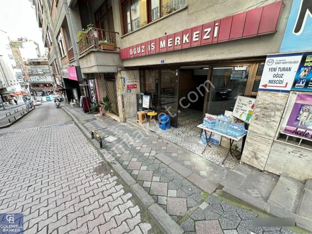 Cb Akademi İzmit Çarşı Oğuz İş Merkezin'nde Satılık Dükkan