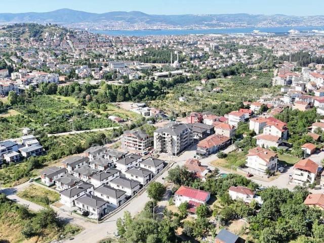 Cb Elexus| İhsaniye Merkez'de Kiralık 2+1 Çatı Katı Düz Daire
