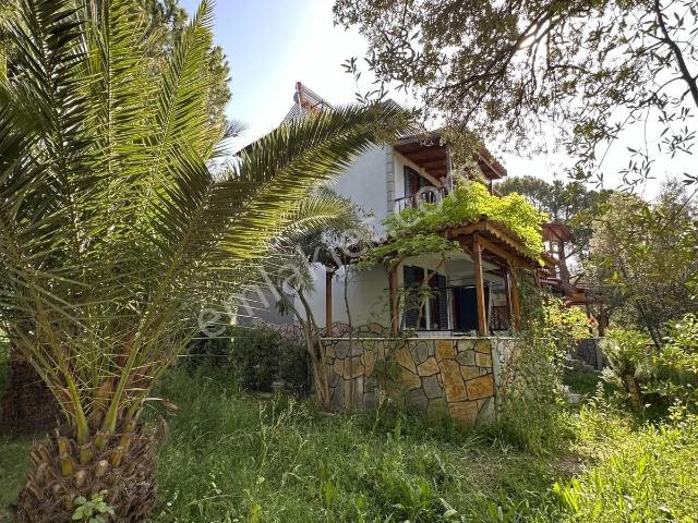Cb Fark'tan Denize 150 Metre Bahçeli Villa