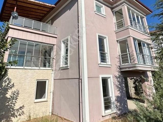Cb Park Benan Mert'ten Satılık Lüks 5+2 Villa