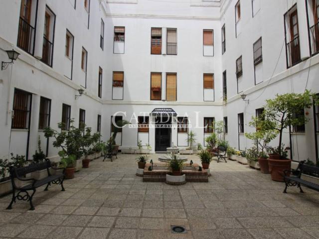 C/GOLES. Magnífico piso reformado de 3 dormitorios con plaza de garaje