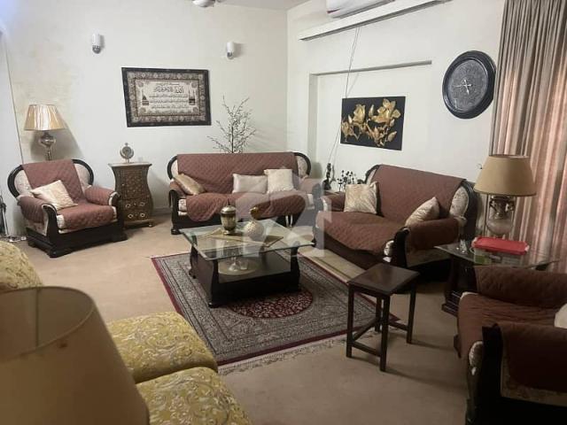 Cda Sector G 10/4 35*70 10 Marla 4 Bedroom Double Storey Single Unit House For Sale