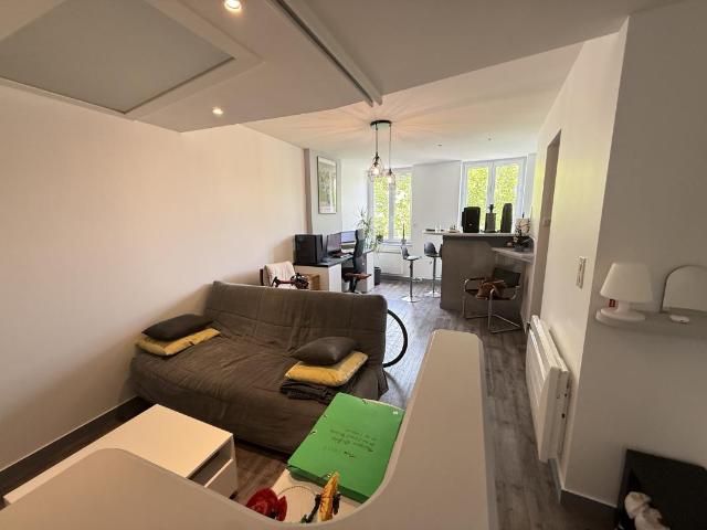 Ce bel F2 meublé de 44m2 à louer secteur Anatole France