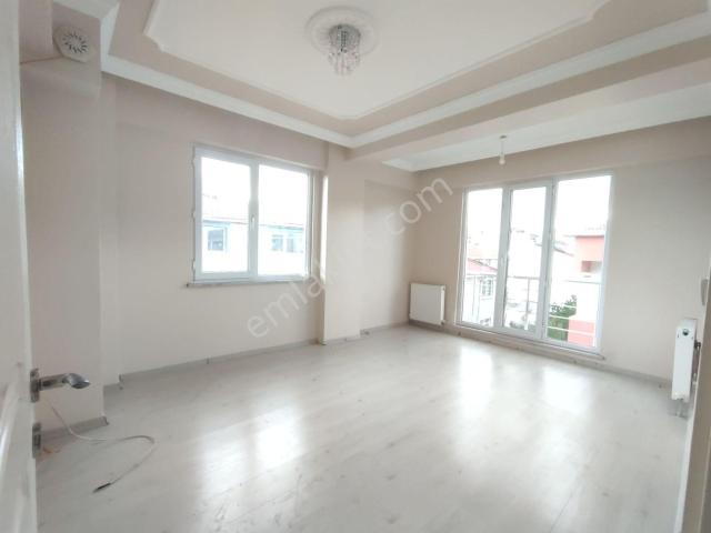 Cemal Gürsel Bulvarı'nda 10 Yıllık Kapalı Balkonlu Kiralık 2+1