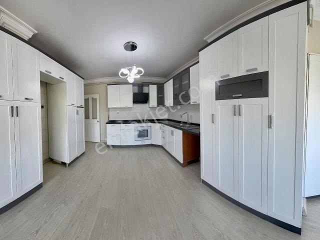 Cemalpaşa Mah merkez Parka Yakın 2.kat 3+1 Doğ.ç.b Kiralık Daire