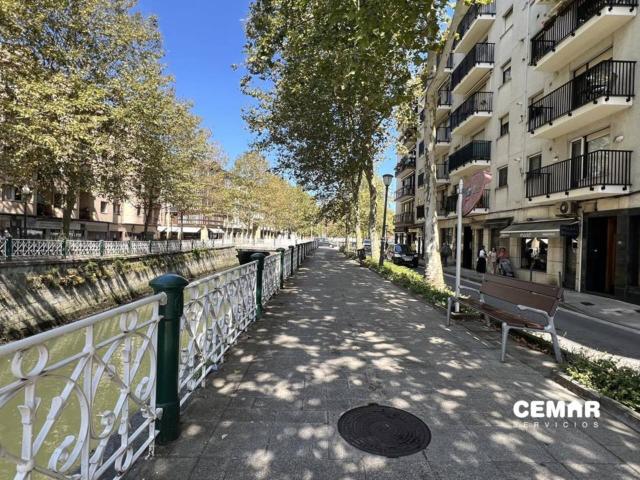 cemarservicios.com/property/local comercial en perfecta ubicacion esquina avd navarra/
