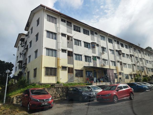 Cemerlang court Tmn Cemerlang near Tmn Melati LRT STATION