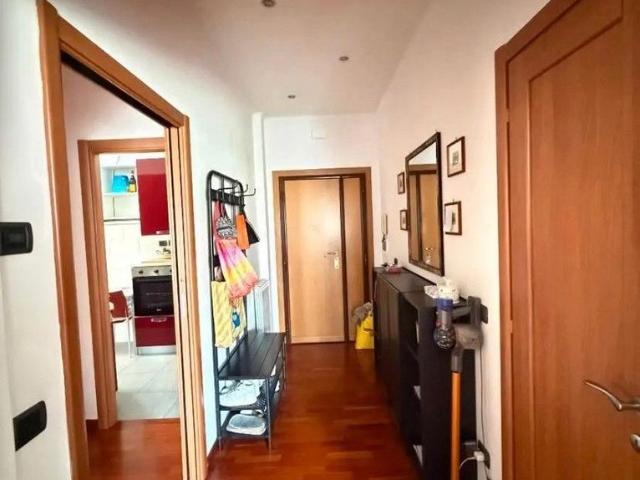 Centocelle trilocale arredato con 2 balconi