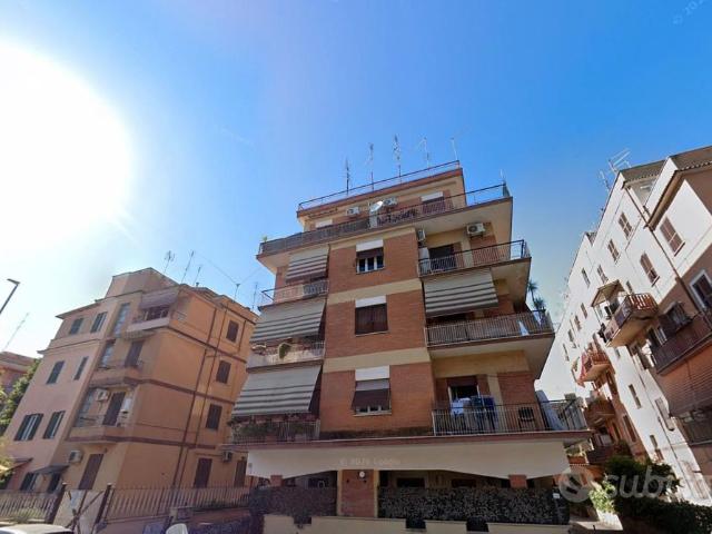 CENTOCELLE TRILOCALE ARREDATo CON BALCONE