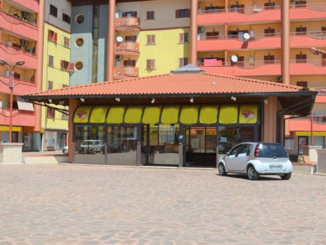 Centro commerciale in Vendita a Pomezia
