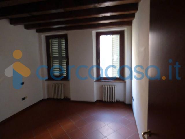 Centro Castelvecchio affittasi appartamento semiarredato