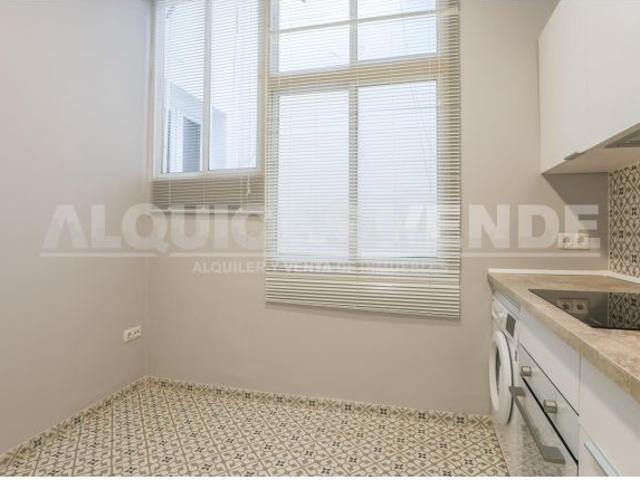 Centro Alfalfa. Excelente y amplio piso dúplex ático SIN MUEBLES de 2 habitaciones se alquila. Terr