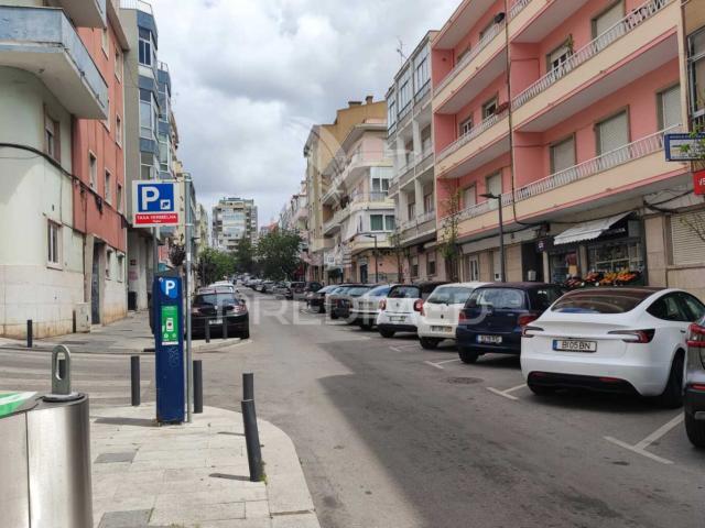 Centro Algés T2 Remodelado Terraço