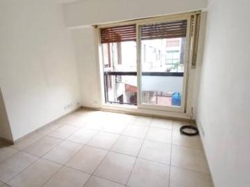 Centro departamento de 2 ambientes al frente, 32 m2, luminoso, apto vivienda o profesional