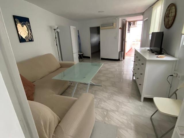 Centro Feria. Excelente piso ATICO de 2 habitaciones se alquila. Terraza. Exterior. Muy luminoso. ESTUDINATES