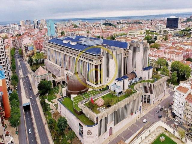 CENTRO LISBOA /METRO CAMPO PEQUENO apt. T2 mobilado. Garagem Lisboa › Areeiro