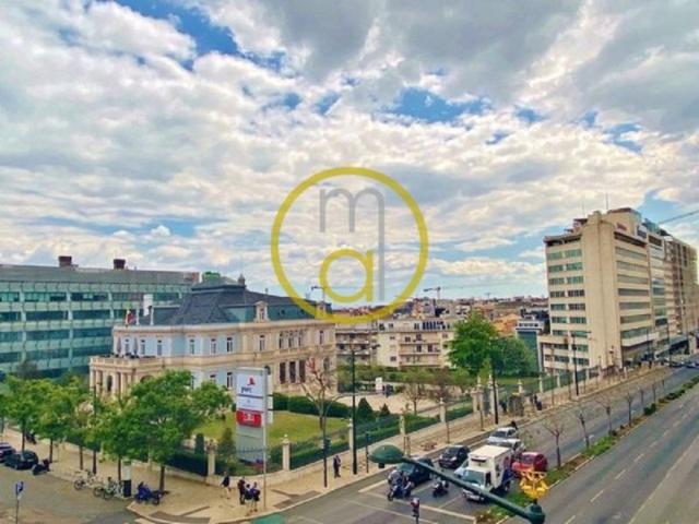 CENTRO LISBOA na zona do MARQUÊS DE POMBAL escritório 280 m2 com 8 salas