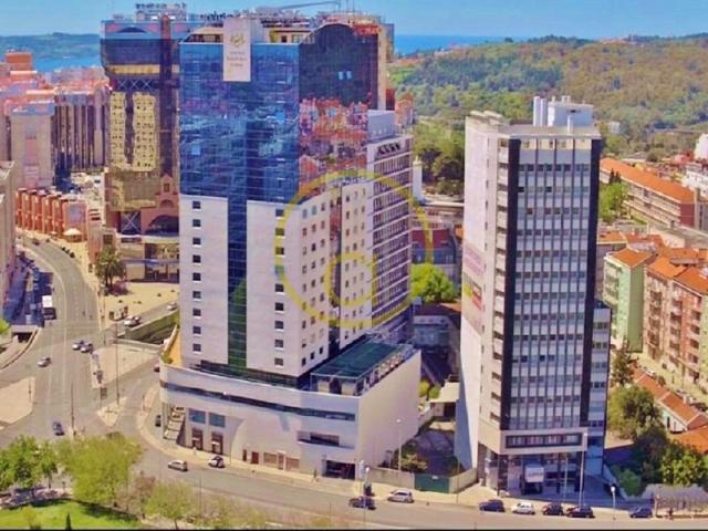 CENTRO LISBOA / AMOREIRAS apart. T1 renovado com cozinha nova