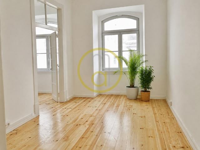 CENTRO LISBOA / BAIXA CHIADO apart. T1+1 com copa Lisboa › Santa Maria Maior