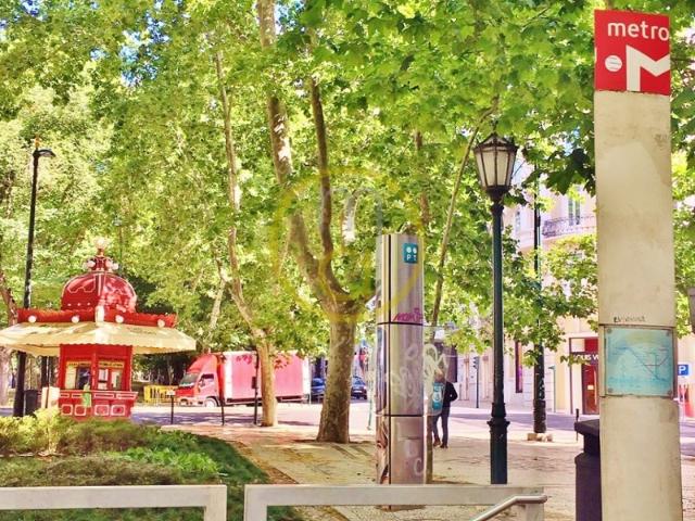 CENTRO LISBOA / LARGO ANUNCIADA perto COLISEU ap. T3 renovado