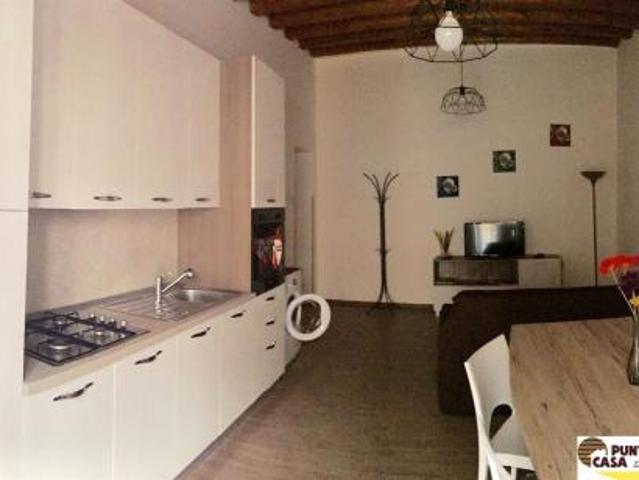 Centro storico Vicolo delle Api locasi appartamento arredato e corredato