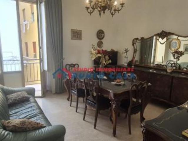 CENTRO STORICO – Zona porto – Appartamento al 1p. – 75mq, ampio bilocale. Buone condizioni. Euro 100 mila CL GI