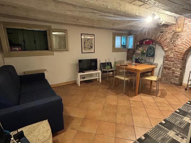 CENTRO STORICO AMPIO BILOCALE IN AFFITTO