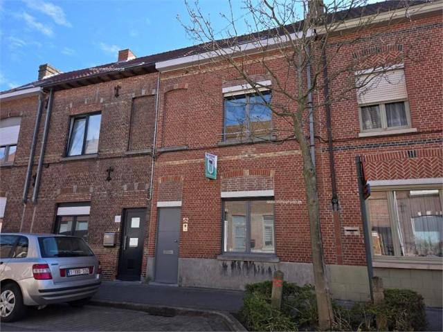 Centraal en rustig gelegen vernieuwde woning met groot zonneterras op enkele passen van de Katelijnepoort