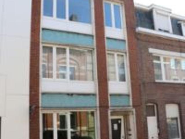 Centraal gelegen APP op 2eV met 2 SLK, terras & berging