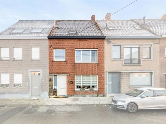 Centraal gelegen gezinswoning met garage én uitweg