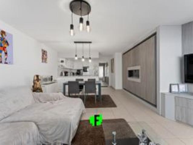 Centraal gelegen, instapklaar appartement met frontaal zeez…