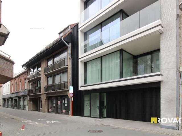 Centraal gelegen instapklaar appartement met garage!