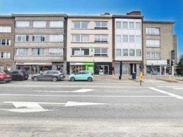 Centraal gelegen ruim appartement met garage te Beveren