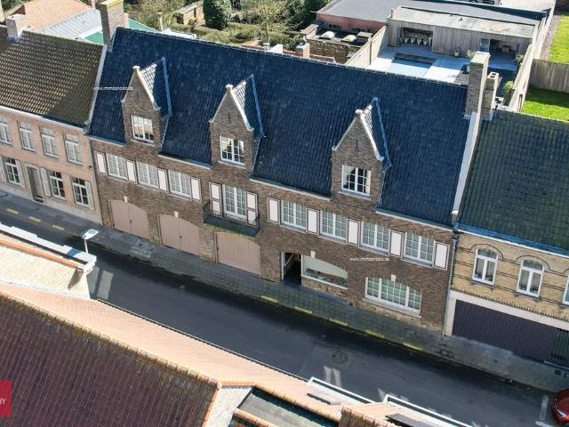 Centraal gelegen ruim herenhuis