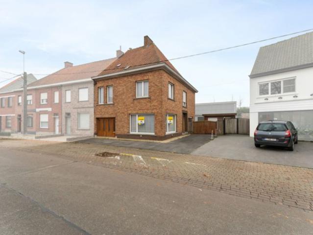 Centraal gelegen woning met 4 slpk, 2 garages en stadstuin