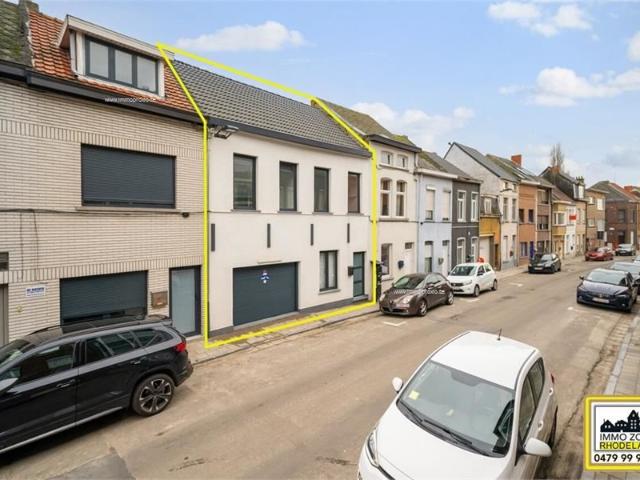 Centraal gelegen woning met 4 slpks, garage en stadstuin