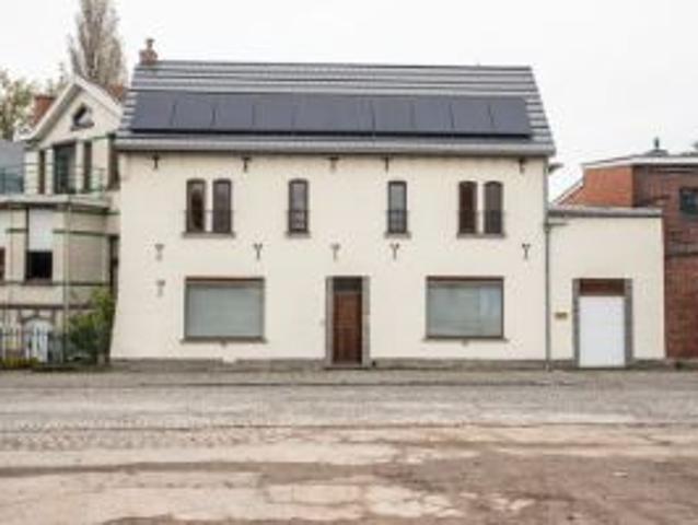 Centraal gelegen woning met garage