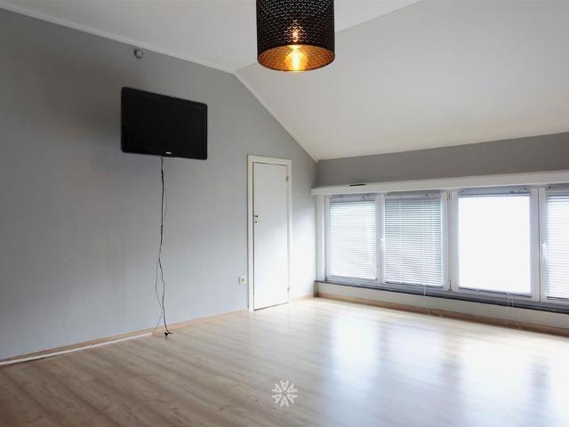 Centraal gelegen woning met garagebox te huur in Gent