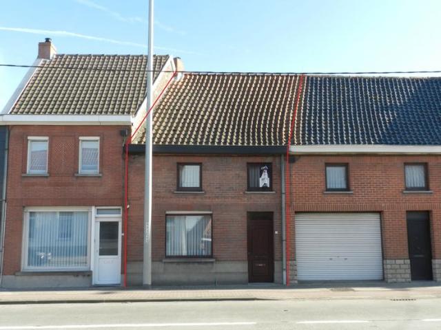 Centraal gelegen woning met uitweg & dubbele garage