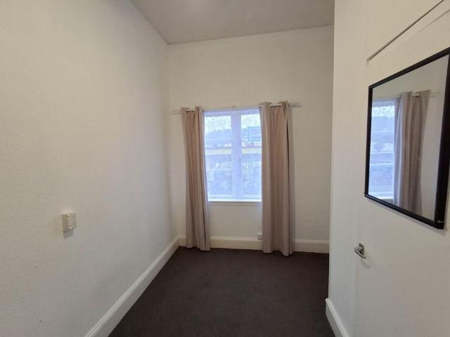 Central Newtown Flat