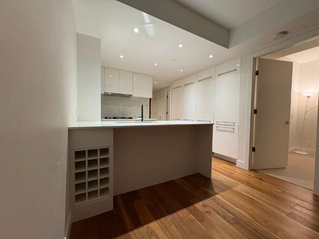 Central A/C! Beautiful 1 bedroom condo at Avenue West